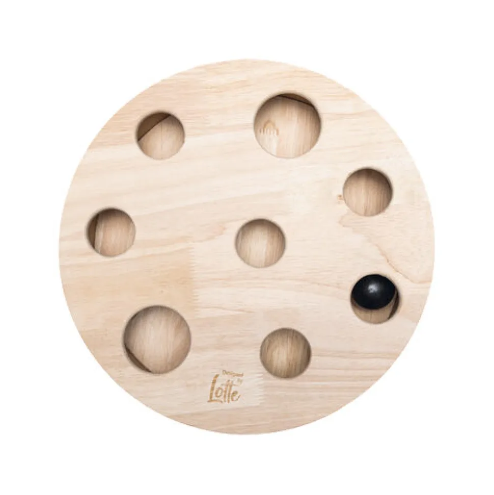 Designed by Lotte Raya Kattenspeelgoed