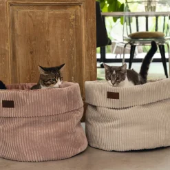 Designed by Lotte Ribbed Kattenmand