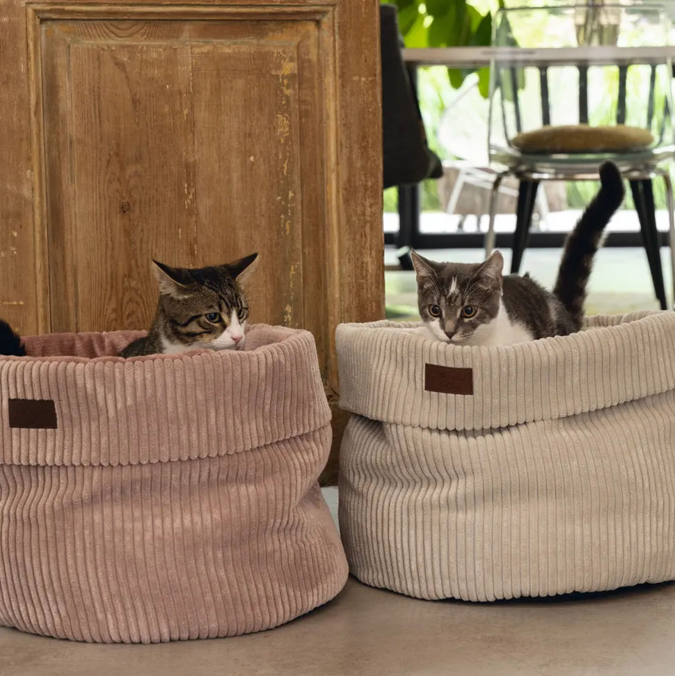 Designed by Lotte Ribbed Kattenmand